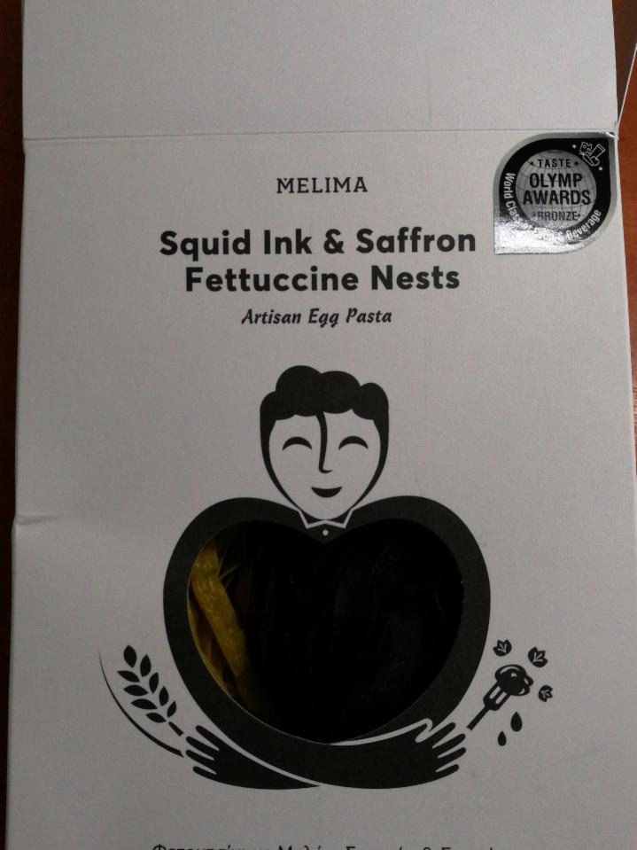 Fotografie - Squid ink and Saffron Fettuccine nests 