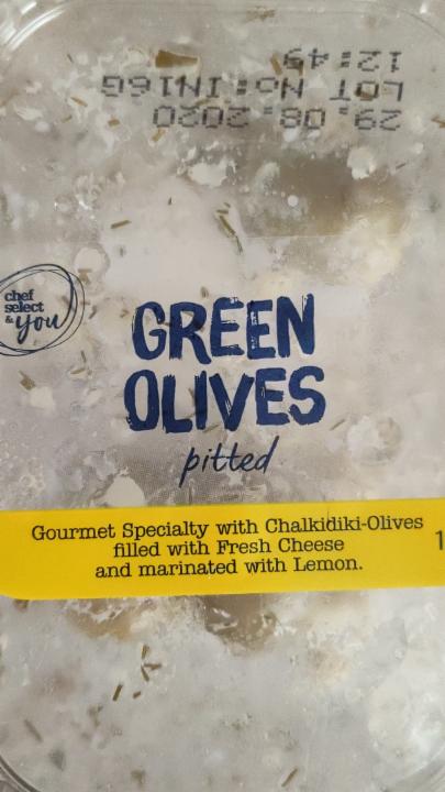 Fotografie - Zelené olivy bez pecky plněné čerstvým sýrem marinované citronem
