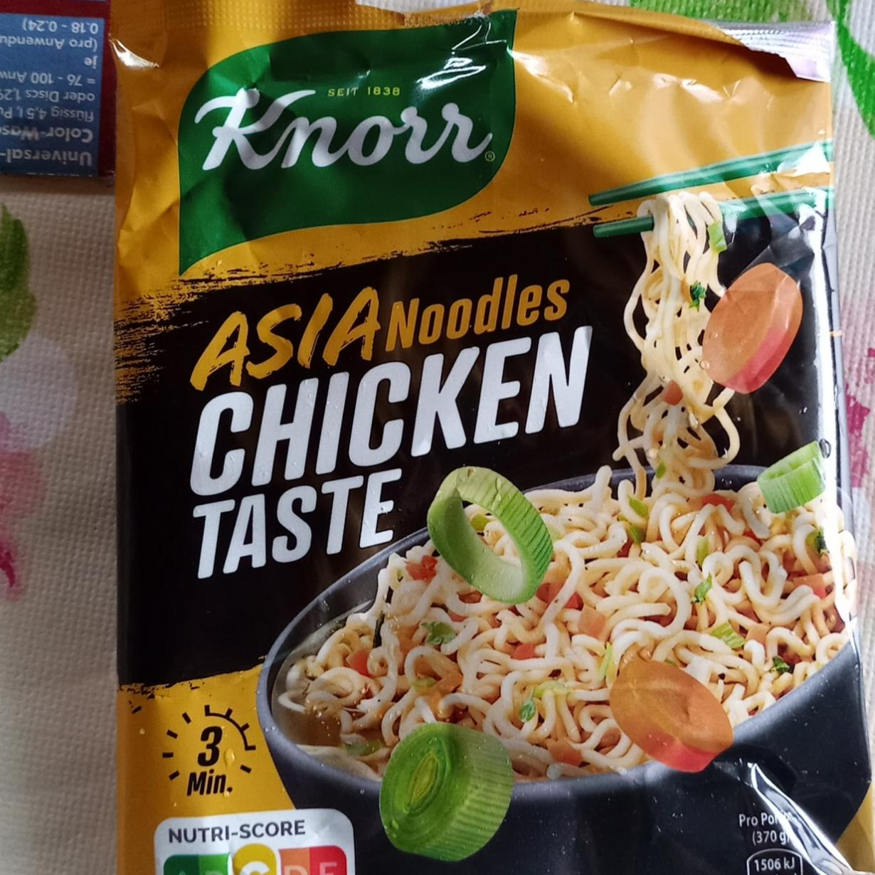 Fotografie - Asia Noodles Chicken Taste Knorr