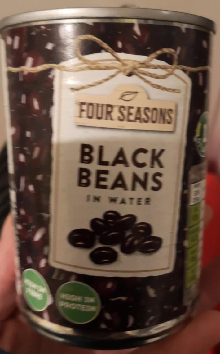 Fotografie - Black Beans in water Four Seasons