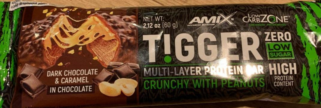 Fotografie - T!GGER Zero multi-layer protein bar dark chocolate & caramel in chocolate Amix