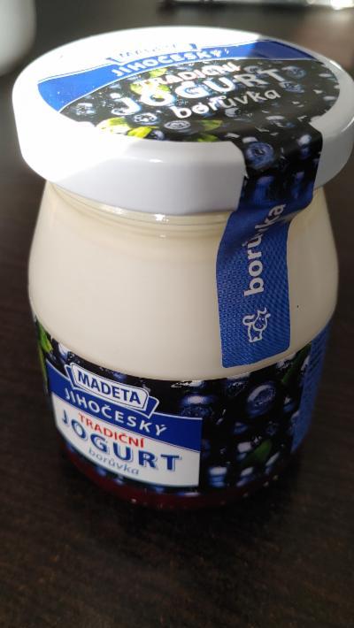 Fotografie - Jihočeský tradiční jogurt borůvka Madeta