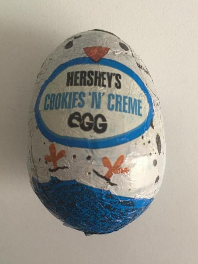 Fotografie - Cookies And Creme Egg Hershey's