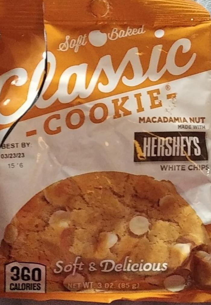 Fotografie - Soft baked Macadamia nut Hershey's Classic cookie