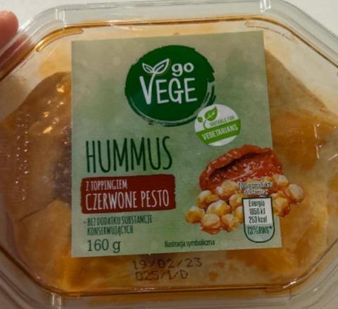 Fotografie - Hummus z toppingiem Czerwone pesto Go Vege