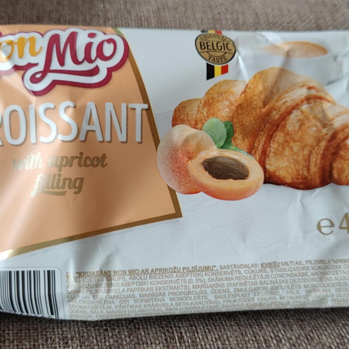 Fotografie - Croissant with apricot filling Mon Mio
