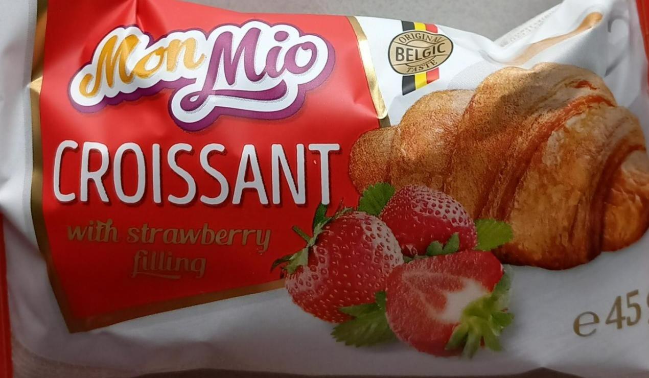 Fotografie - Croissant with strawberry filling Mon Mio