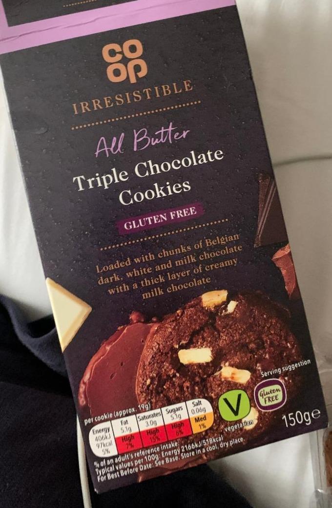 Fotografie - Irresistible All Butter Triple Chocolate Cookies Co-op