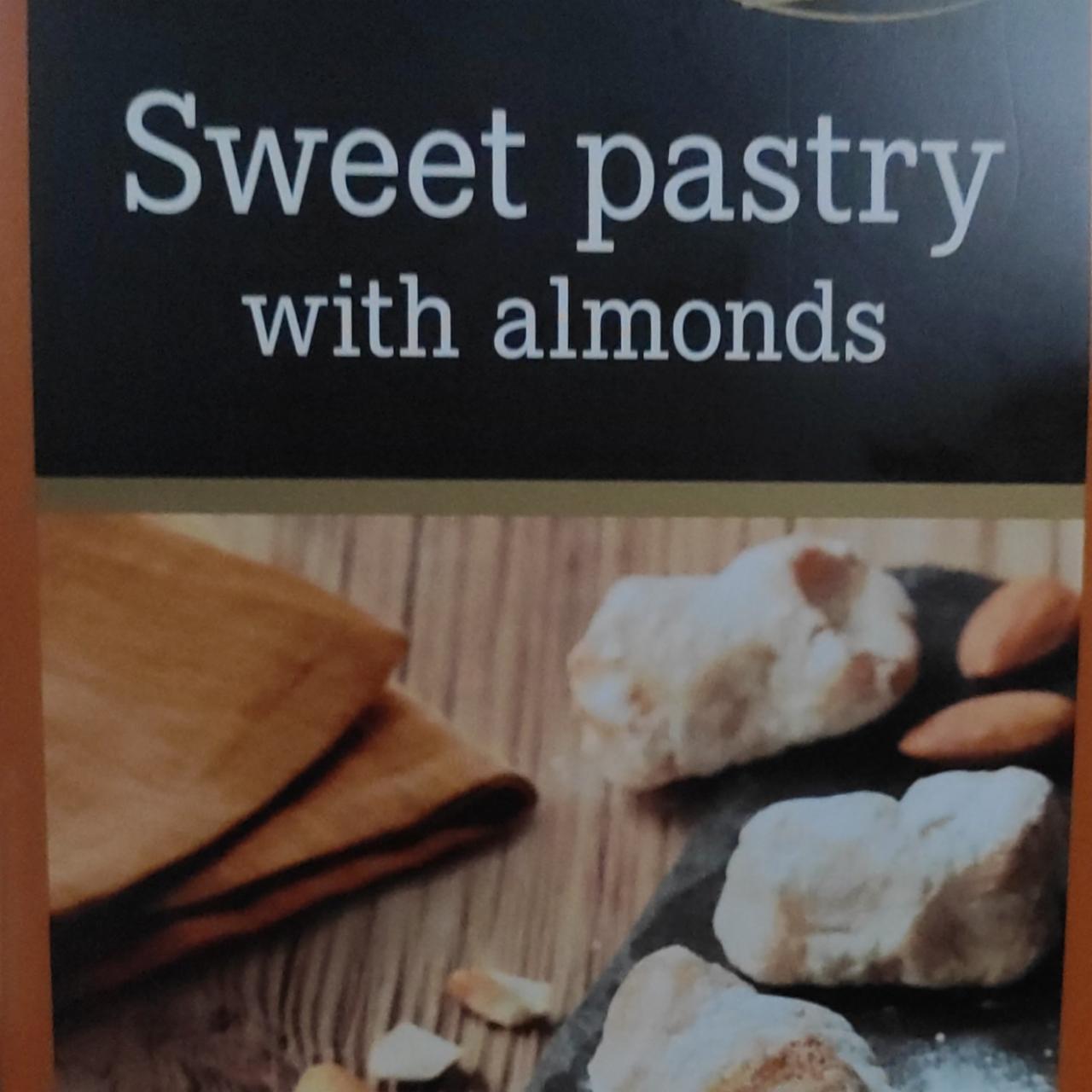 Fotografie - Sweet pastry with almonds Sondey