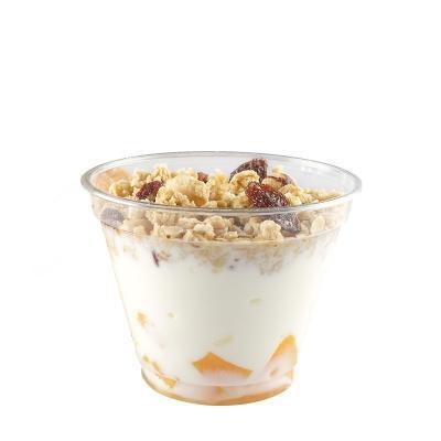 Fotografie - jogurt s musli a broskví CrossCafé
