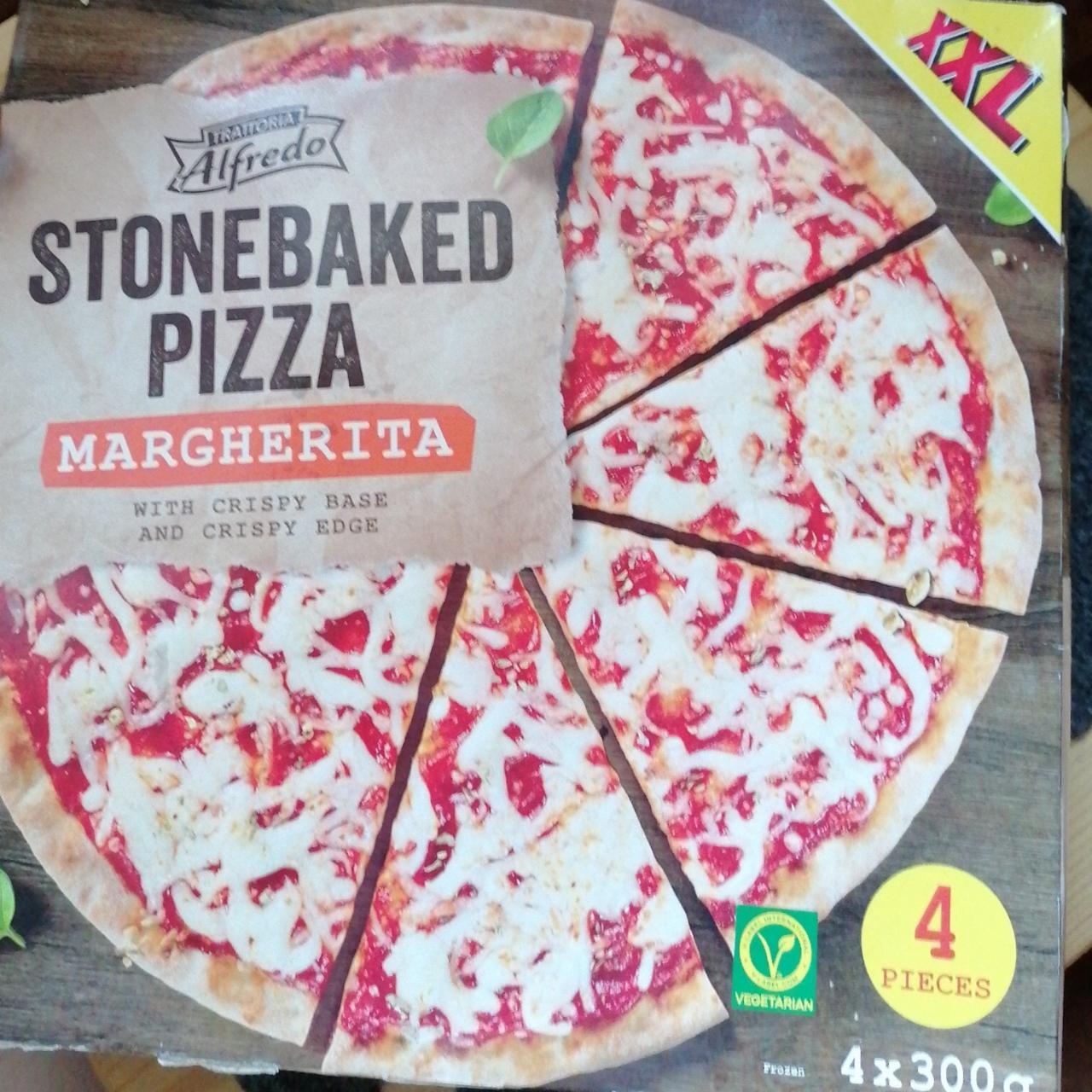 Fotografie - Stonebaked Pizza Margherita with crispy base and crispy edge Trattoria Alfredo