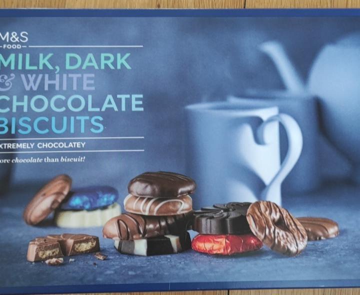 Fotografie - Milk, Dark & White Chocolate Biscuit M&S Food