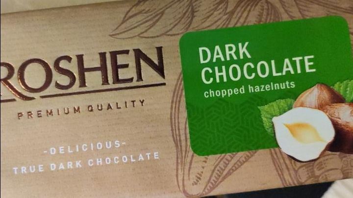 Fotografie - Roshen dark chocolate chopped hazelnuts