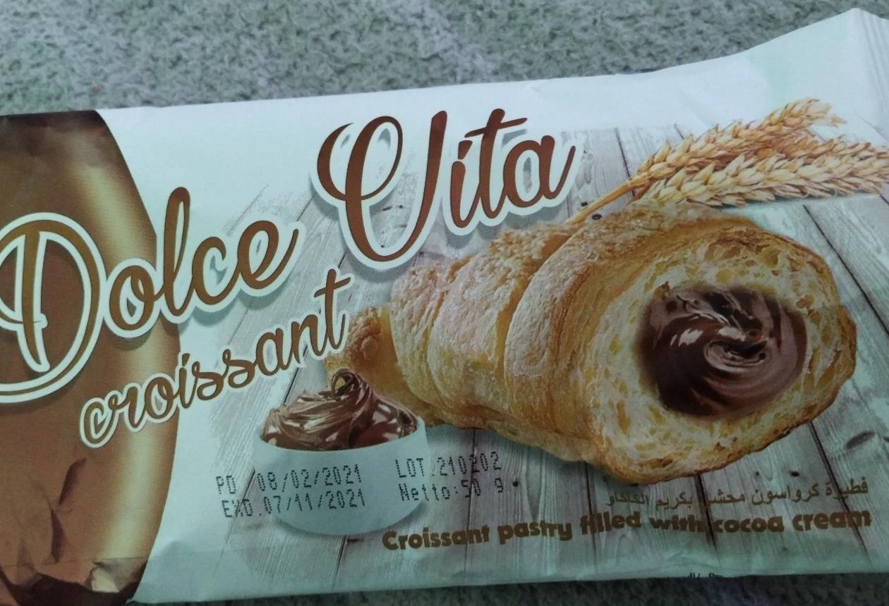 Fotografie - Croissant with cocoa cream Dolce vita