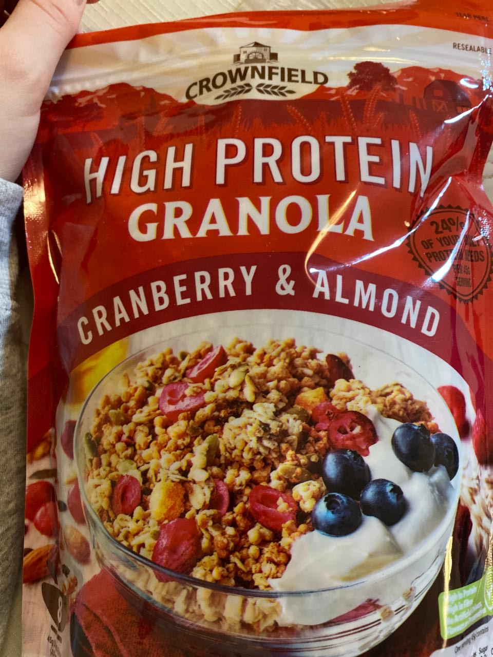 Fotografie - High protein granola cranberry & almond Crownfield
