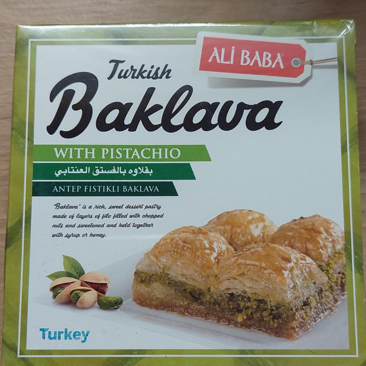 Fotografie - Turkish Baklava with pistachio Ali Baba