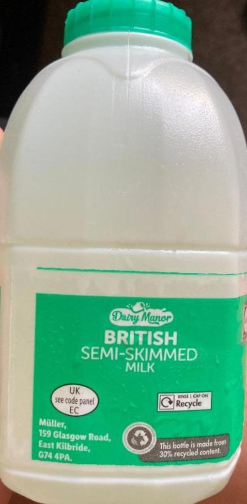Fotografie - British Semi-Skimmed Milk Dairy Manor
