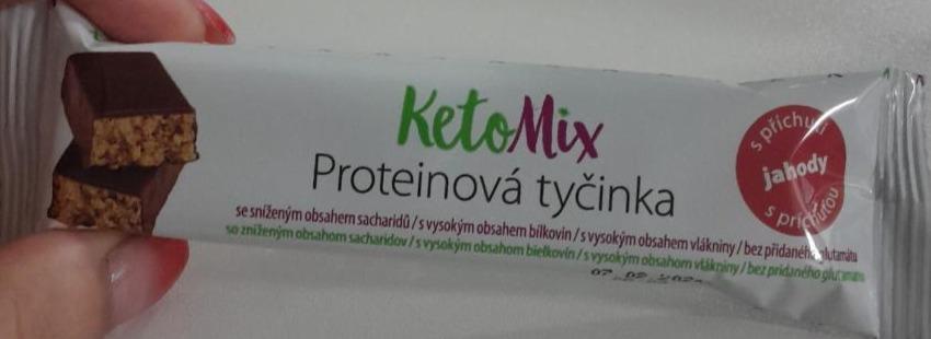 Fotografie - Proteinová tyčinka s příchutí jahody KetoMix
