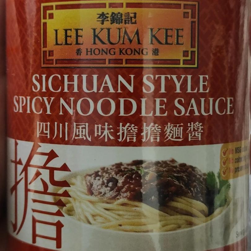 Fotografie - Sichuan Style Spicy Noodle Sauce Lee Kum Kee
