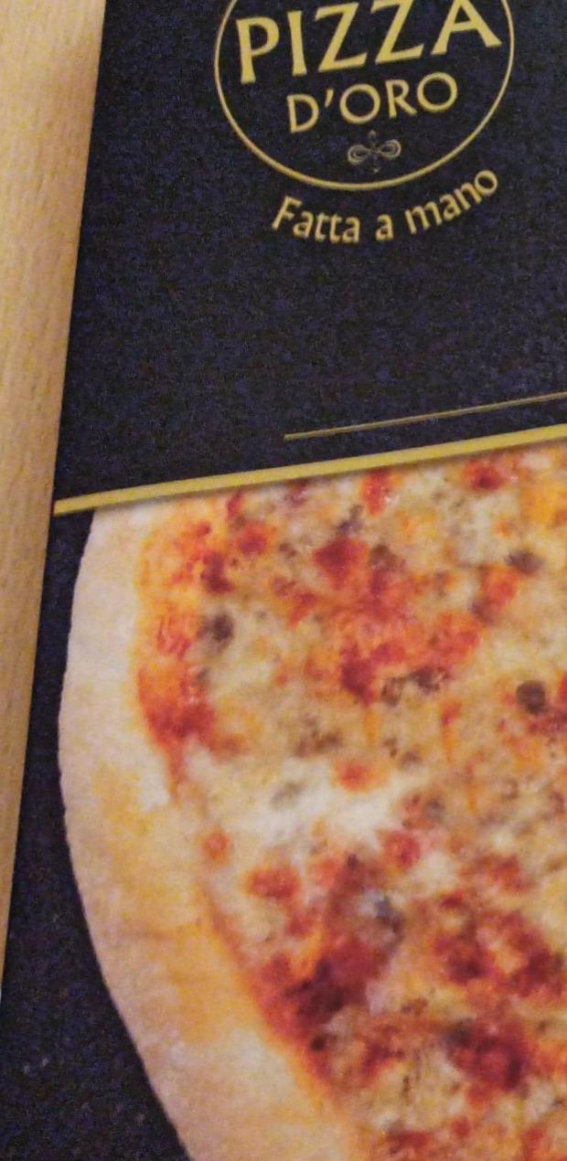 Fotografie - řemeslnická, předpečená pizza s 4 druhy sýru