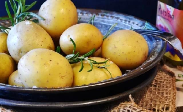 Fotografie - brambory vařené ve slupce
