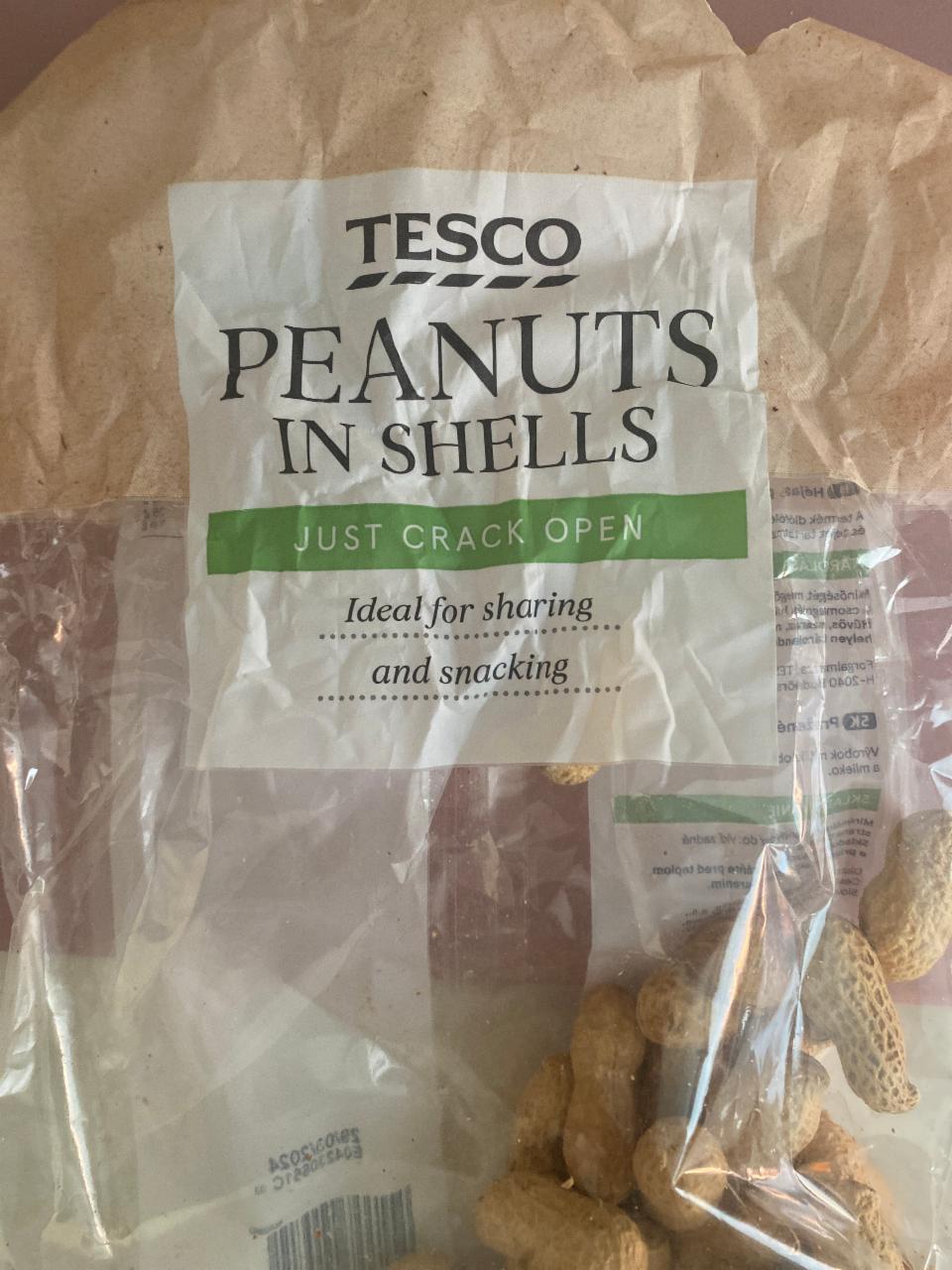 Fotografie - Peanuts in shells Tesco