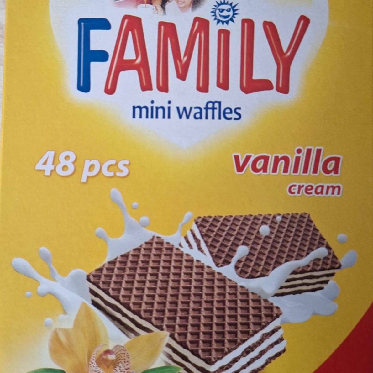 Fotografie - Mini waffles vanilla cream Family