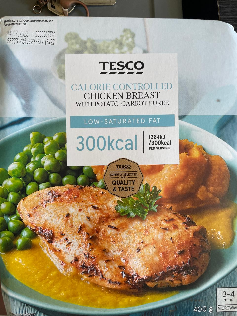 Fotografie - Calorie Controlled Chicken breast with potato-carrot puree Tesco
