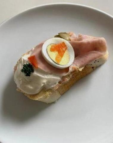 Fotografie - chlebíček s vajíčkem/vejcem