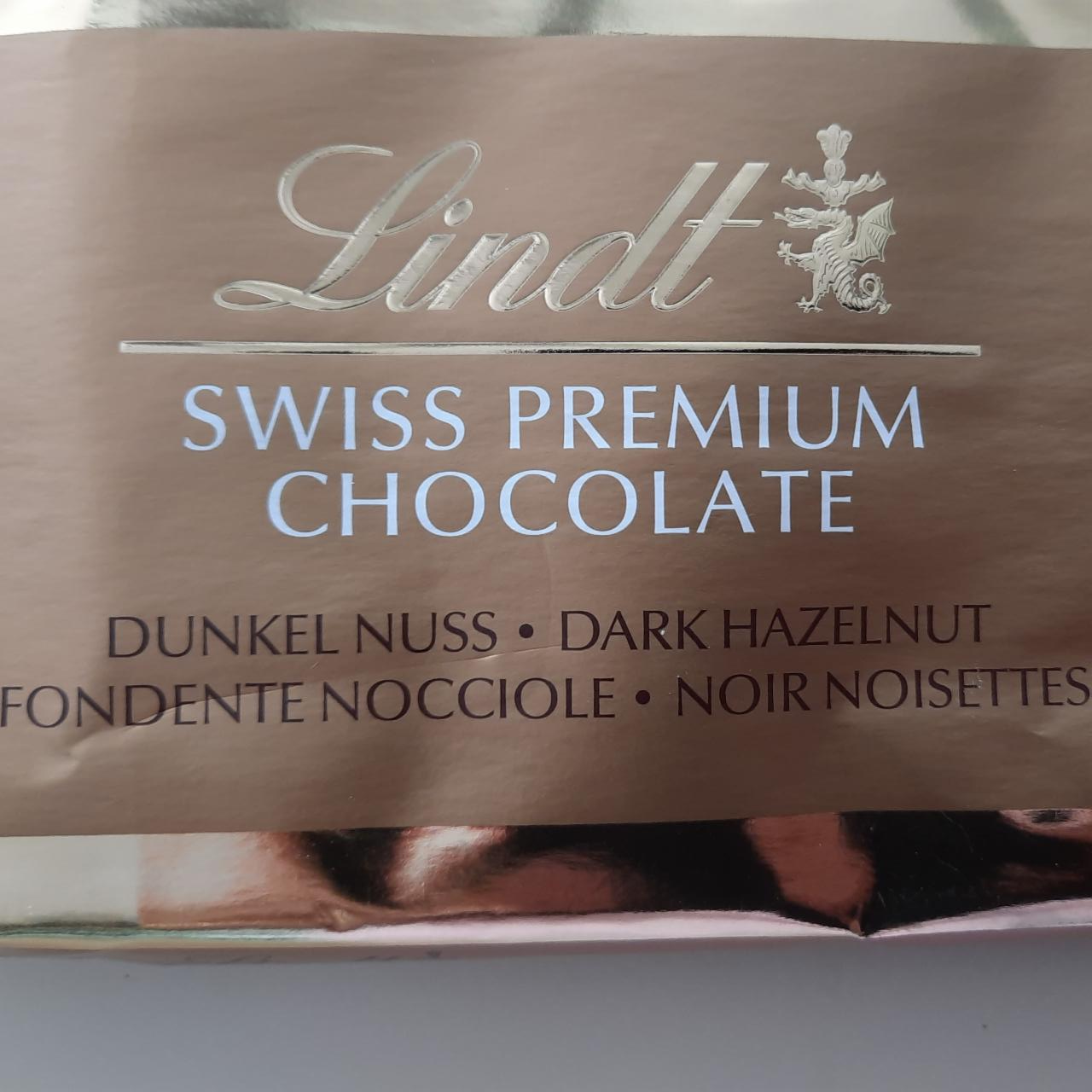 Fotografie - Swiss premium chocolate dark hazelnut Lindt