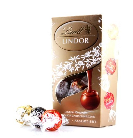 Fotografie - Lindor assorted (směs mléčné, mléčné s lískovými ořechy, bílé a extra hořké čokolády) Lindt