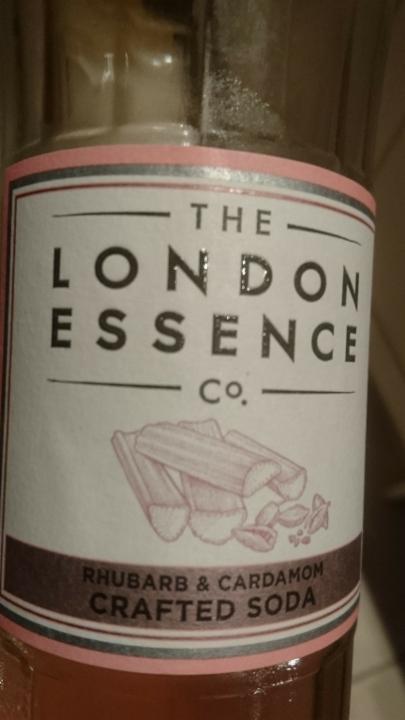 Fotografie - The London Essence Co. Rhubarb & Cardamom Crafted soda