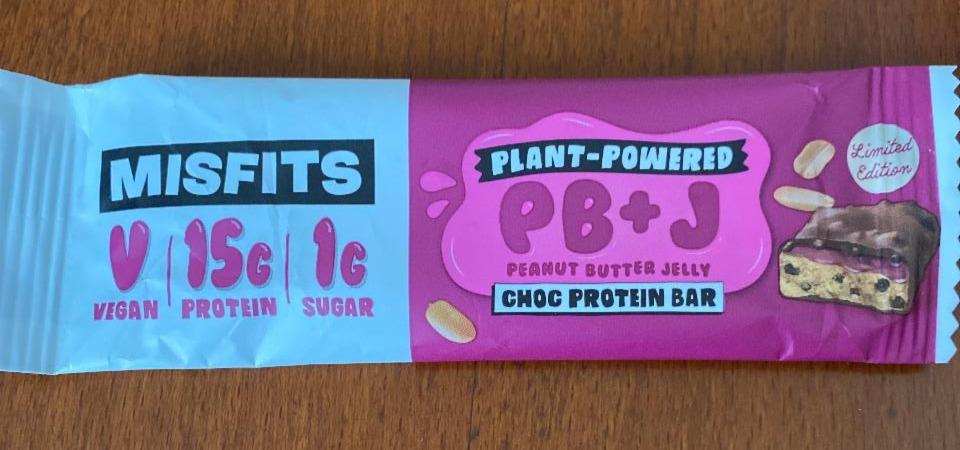 Fotografie - Plant-Powered Peanut Butter & Jelly Choc Protein Bar Misfits
