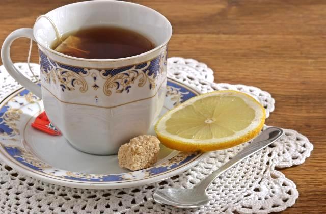 Fotografie - černý čaj s cukrem a citronem