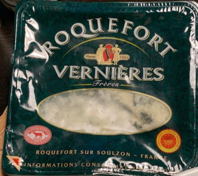 Fotografie - Ovčí sýr s modrou plýsní Roquefort Vernières