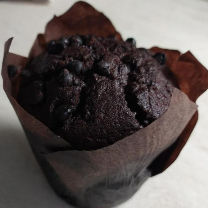 Fotografie - Muffin s kousky čokolády a malinovou náplní Lidl
