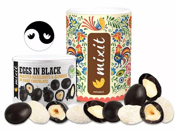 Fotografie - Eggs in black Roasted hazelnuts & almonds in dark chocolate Mixit