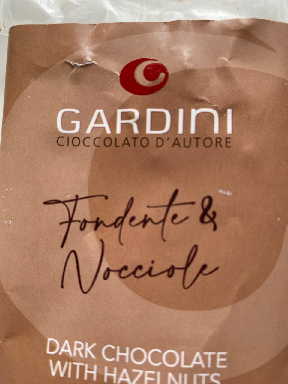 Fotografie - Dark Chocolate with Hazelnuts Gardini