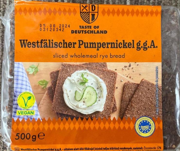 Fotografie - Westfälischer Pumpernickel sliced wholemeal rye bread Taste of Deutschland