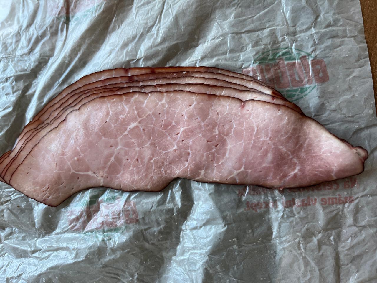 Fotografie - moravské uzené maso krájené Globus