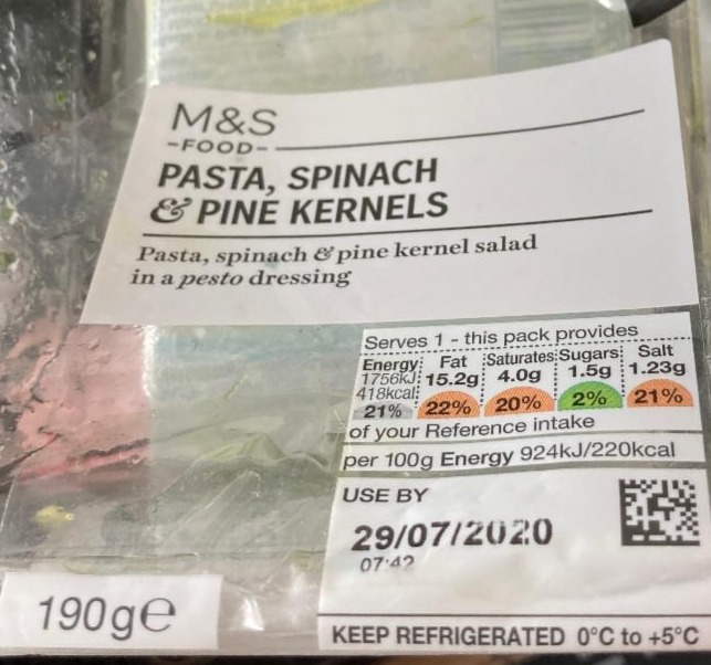 Fotografie - Pasta, spinach and pine kernels Marks&Spencer