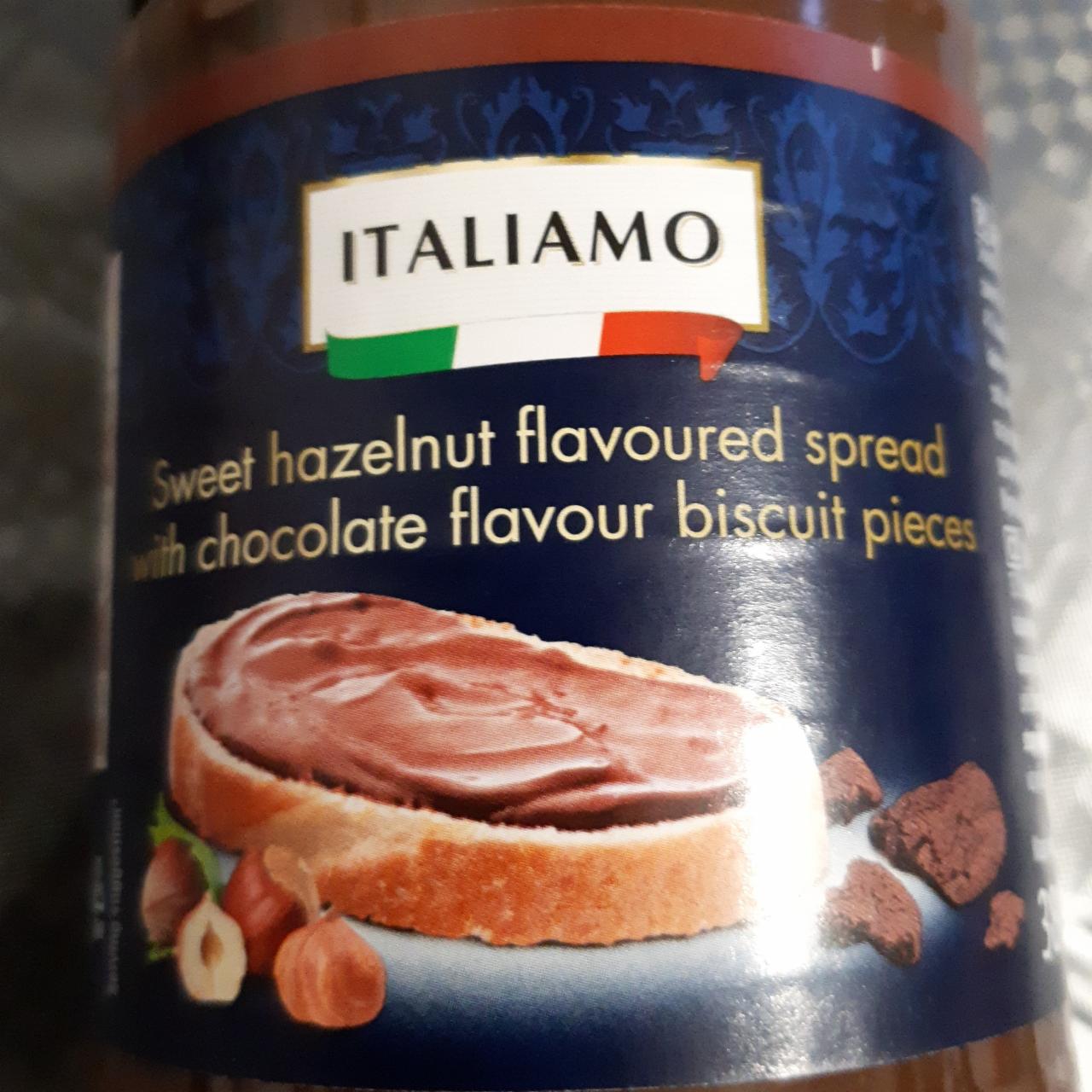 Fotografie - Italiamo Sweet hazelnut flavoured spread with chocolate flavor biscuit pieces