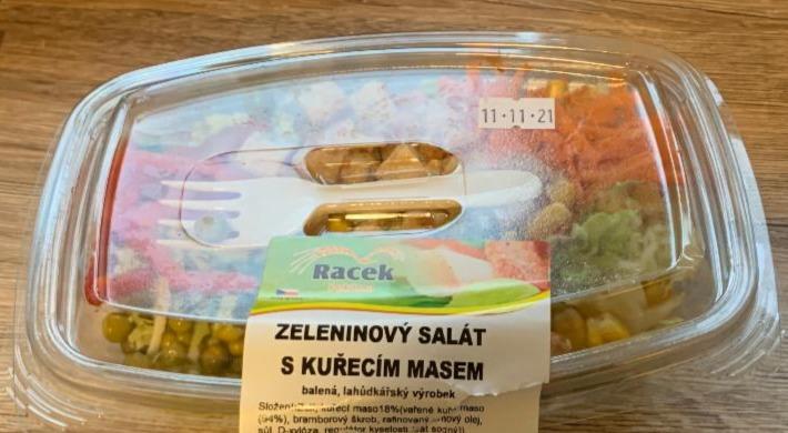 Fotografie - Zeleninový salát s kuřecím masem Racek