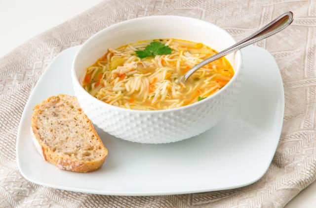 Fotografie - slepičí polévka domácí s nudlemi