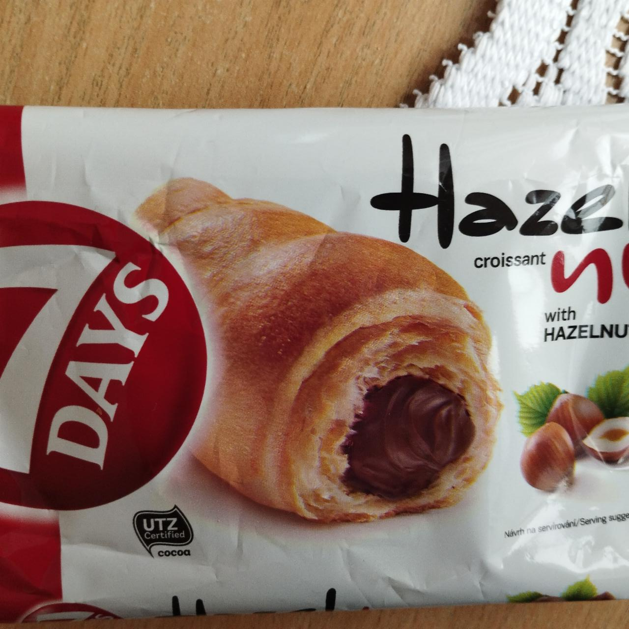 Fotografie - Croissant Hazelnut with Hazelnut filling 7days