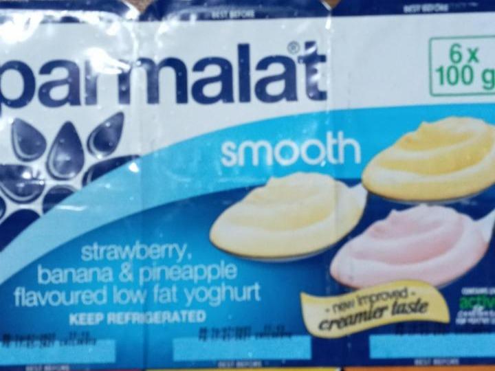 Fotografie - Strawberry, Banana & Pineapple flavoured Low Fat Yoghurt Parmalat