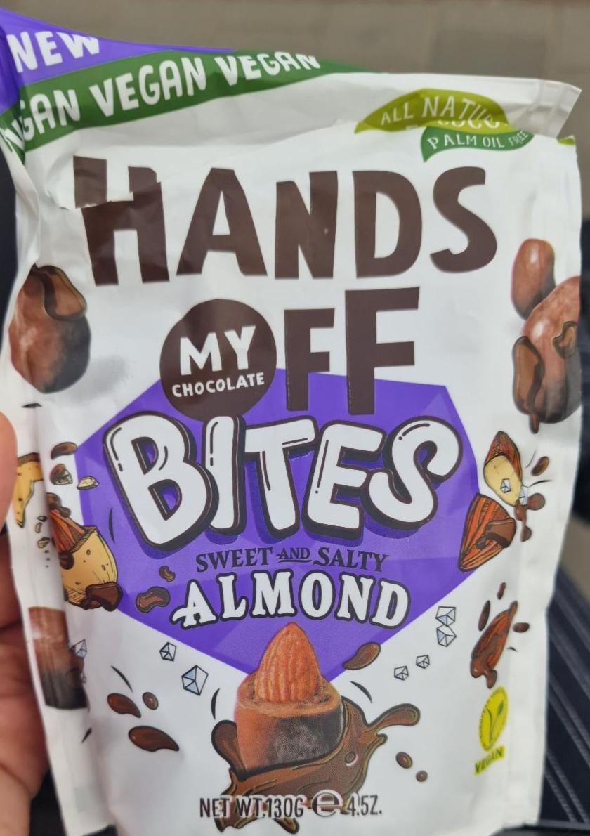 Fotografie - Bites Sweet & Salty Almonds Hands Off my Chocolate