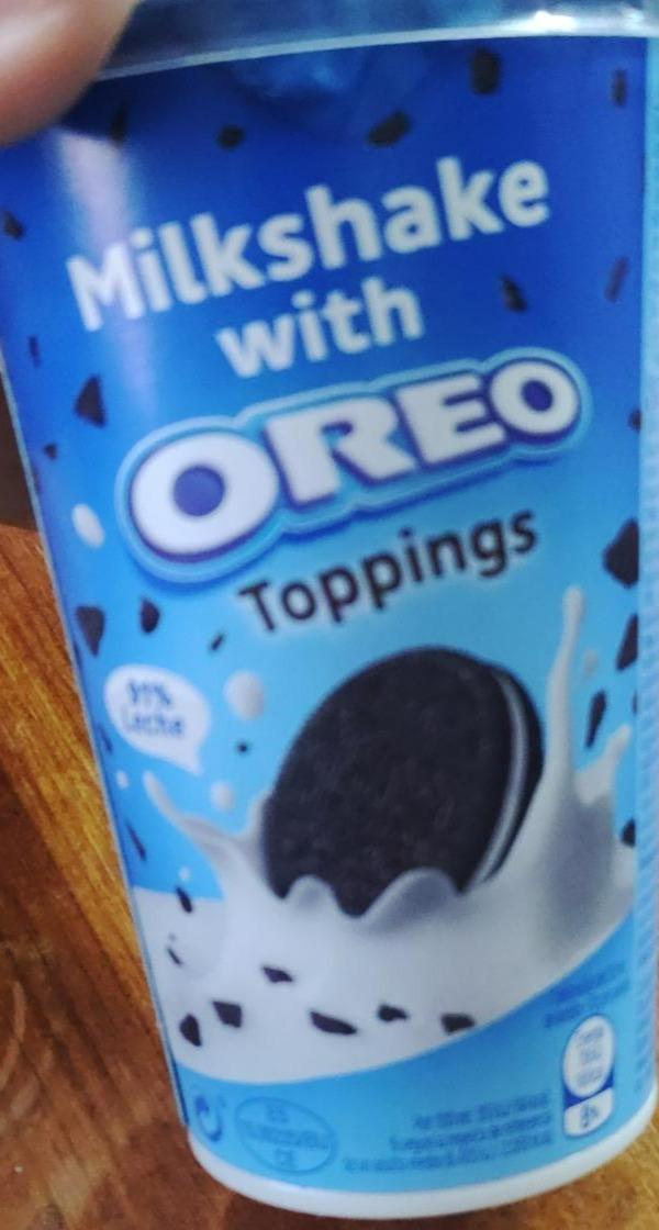 Fotografie - Milkshake with Oreo toppings