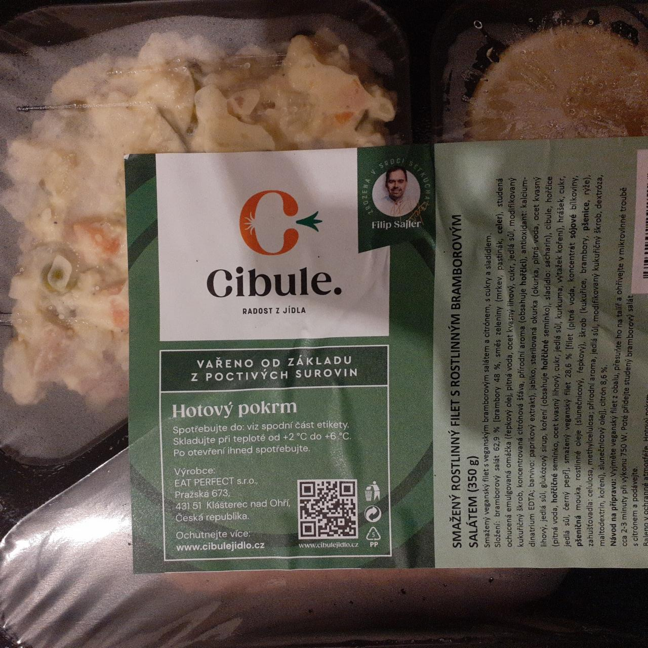Fotografie - Smažený rostlinný filet s rostlinným bramborovým salátem Cibule. Radost z jídla