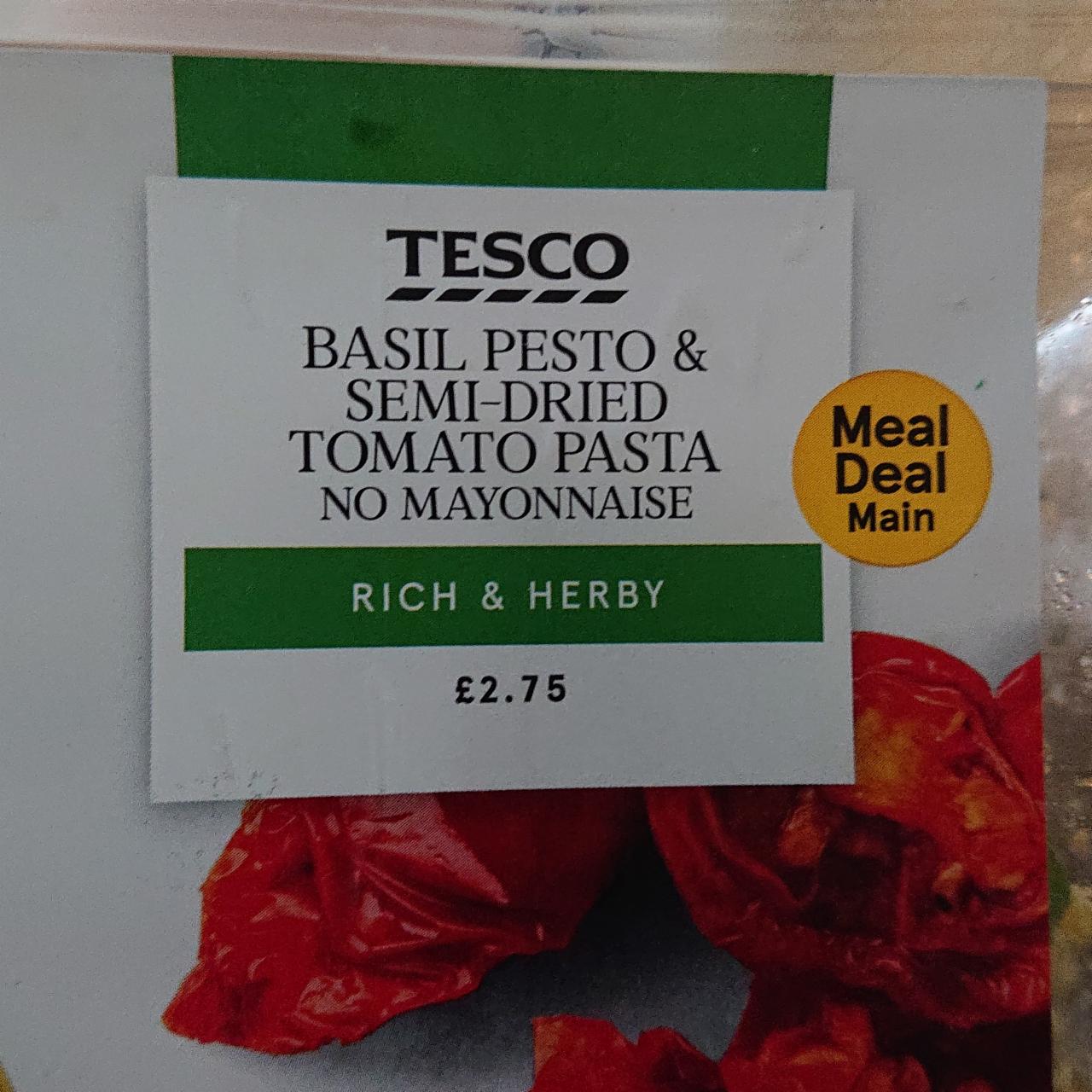 Fotografie - Basil pesto & semi dried tomato pasta Tesco